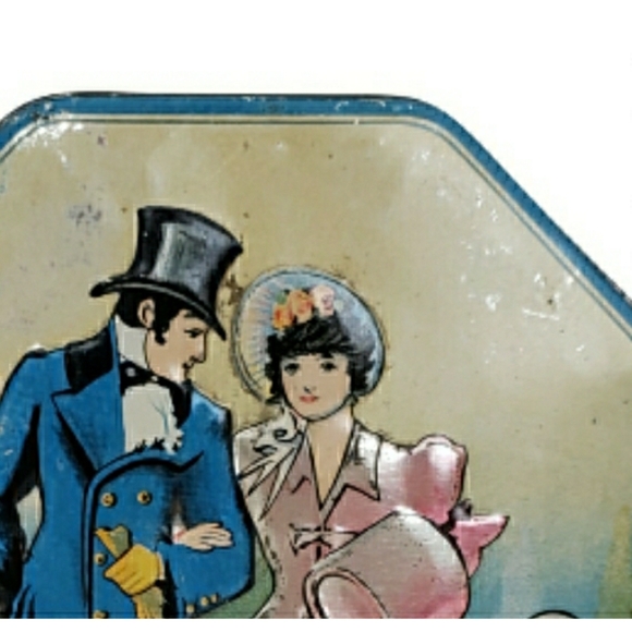Vintage Blue & Pink Couple Walking Tin - Picture 4 of 4